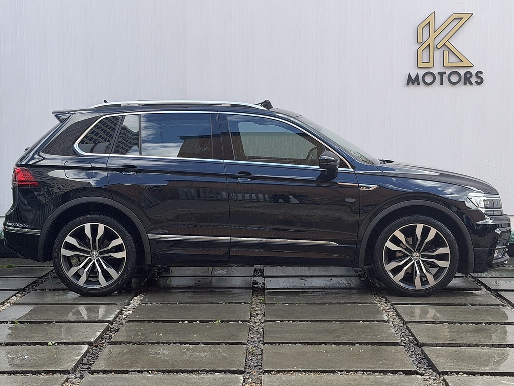 Volkswagen Tiguan 2.0 Tdi R-line Suv Dsg 4Motion Euro 6 X100MMH Black #3