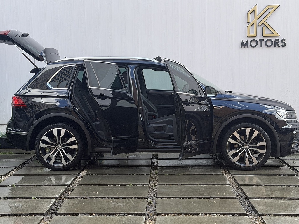 Volkswagen Tiguan 2.0 Tdi R-line Suv Dsg 4Motion Euro 6 X100MMH Black #4