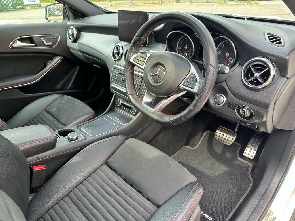 Mercedes-Benz GLA Class 2.1 Gla220d Amg Line Premium Plus 7G-dct 4Matic White #2