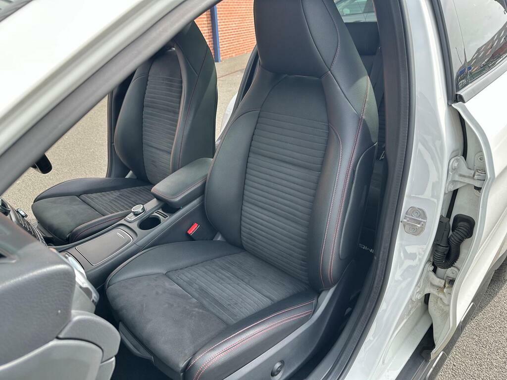 Mercedes-Benz GLA Class 2.1 Gla220d Amg Line Premium Plus 7G-dct 4Matic White #4