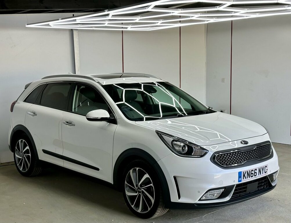 Kia Niro 1L First Edition White