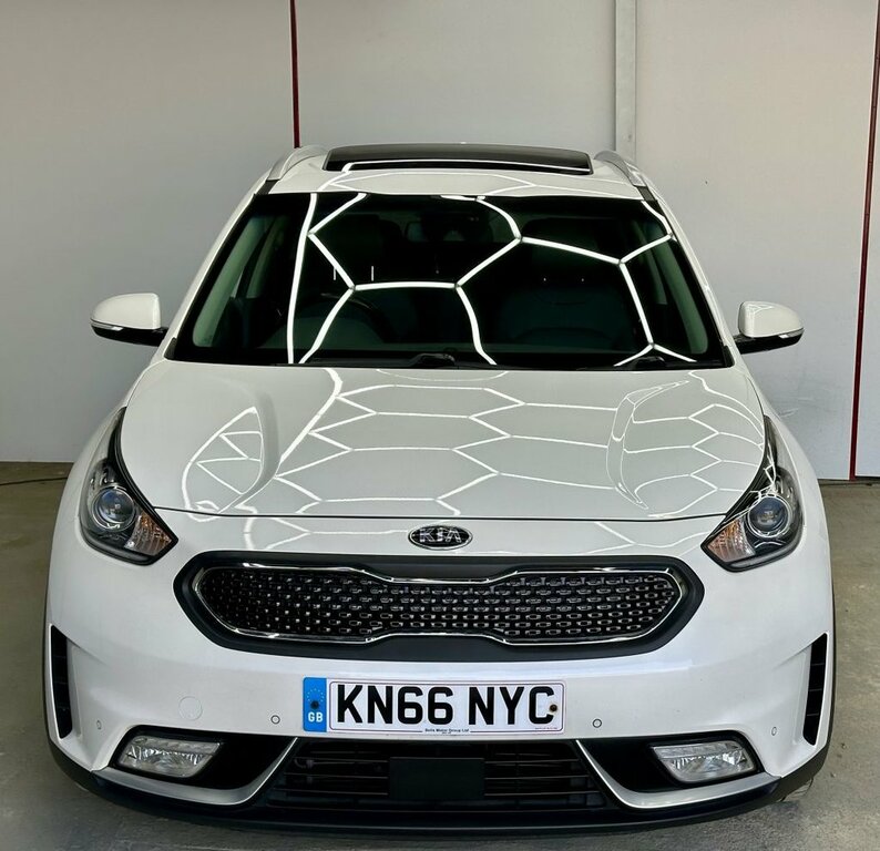 Kia Niro 1L First Edition White #5