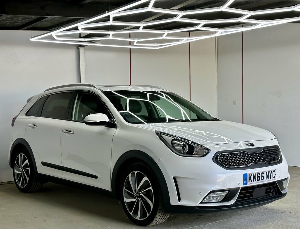 Kia Niro 1L First Edition White #4