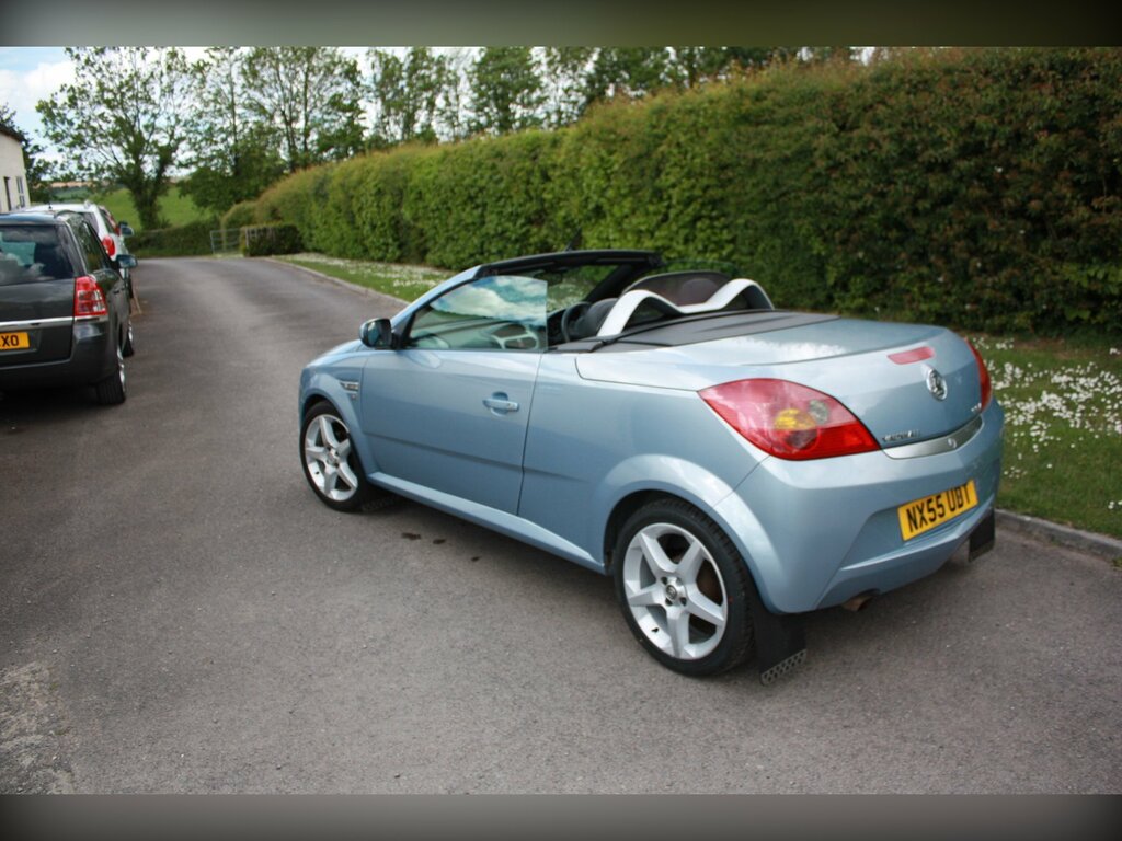 Vauxhall Tigra Sport Black #7