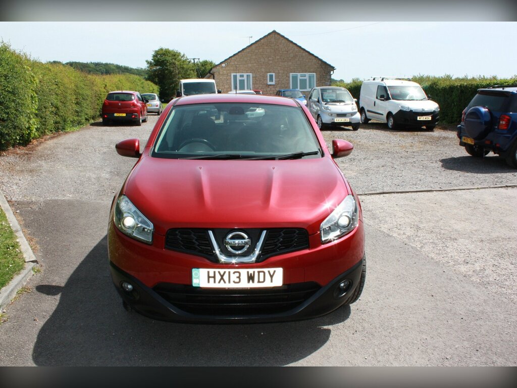 Nissan Qashqai 1.6 Acenta Suv 2Wd Euro 5 Ss Red #2