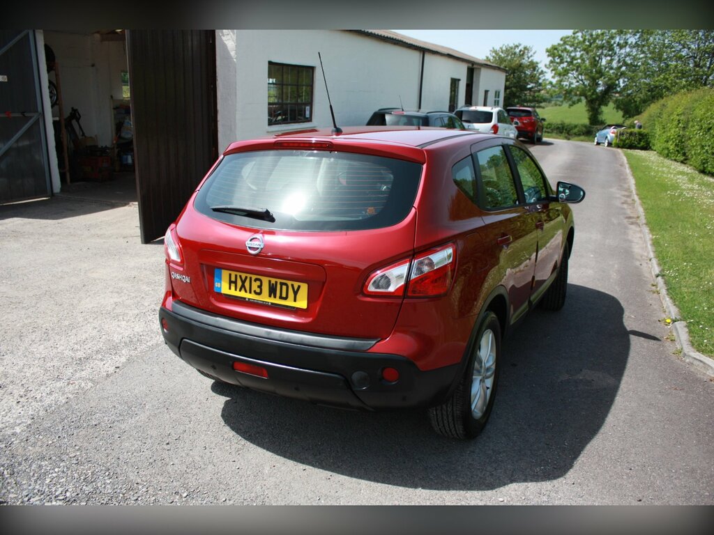 Nissan Qashqai 1.6 Acenta Suv 2Wd Euro 5 Ss Red #4