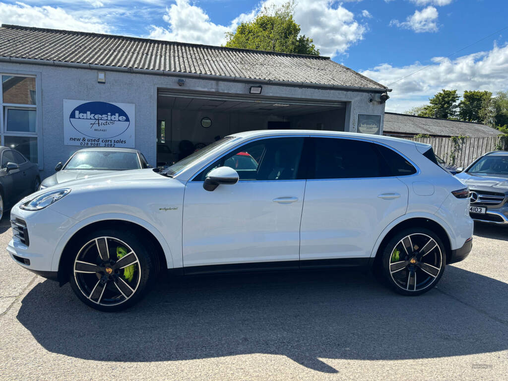Porsche Cayenne E-hybrid Tiptronic S AJ72WTU White #2