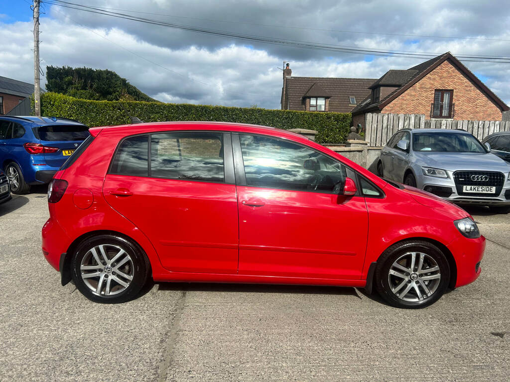 Volkswagen Golf Plus 1.6 Tdi 105 Bluemotion Tech Se Red #2