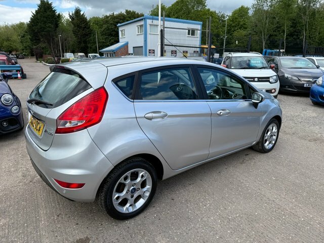 Ford Fiesta 1.25 Zetec Hatchback 129 G Km 8 Silver #3