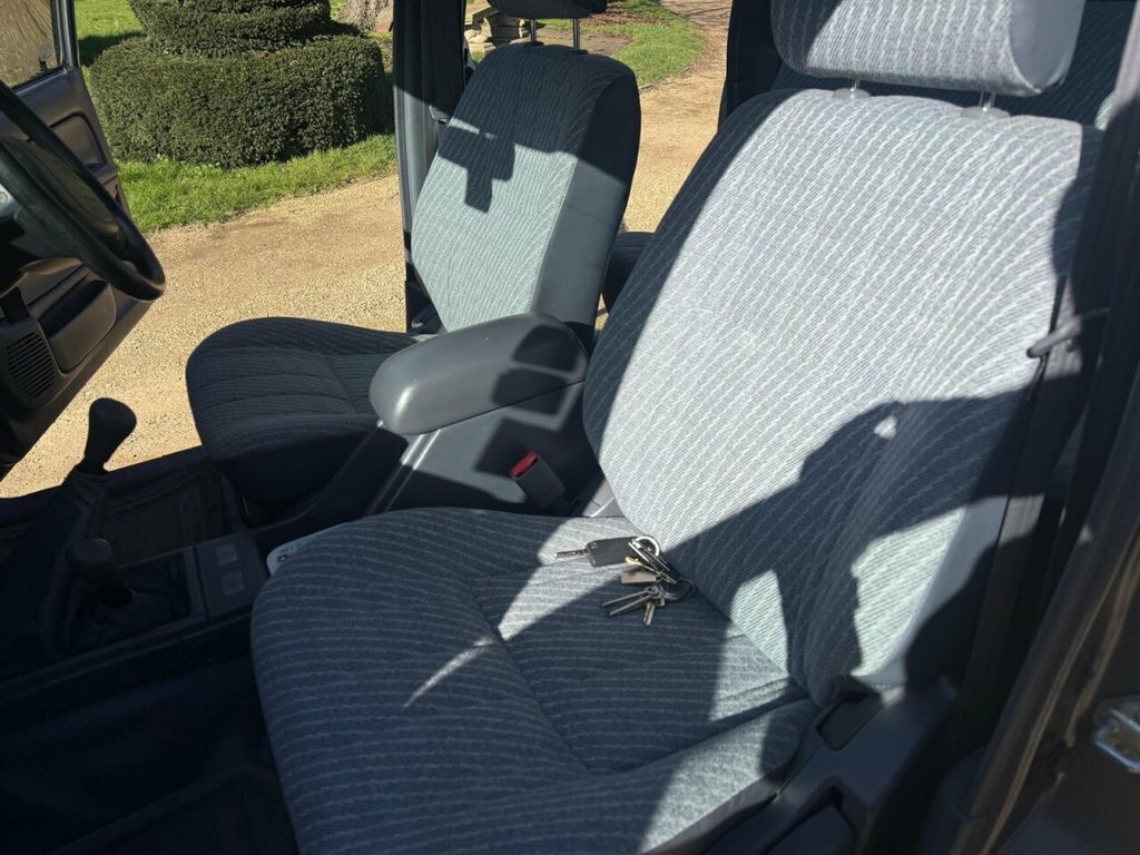 Toyota HILUX Pickup Grey #5
