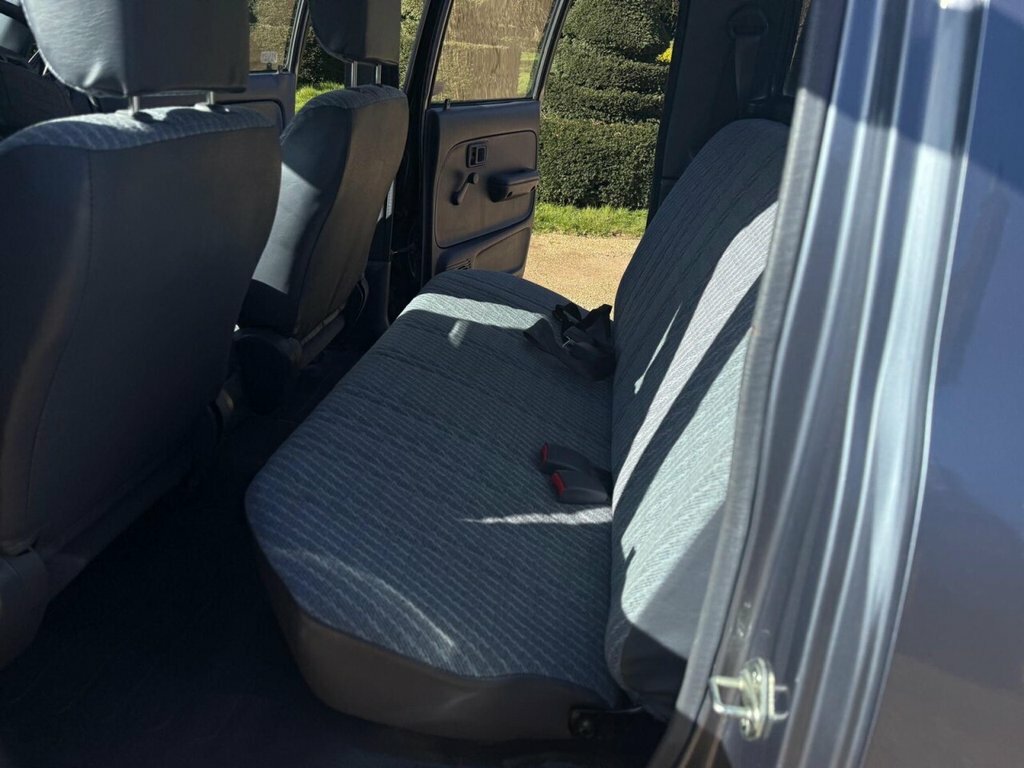 Toyota HILUX Pickup Grey #6