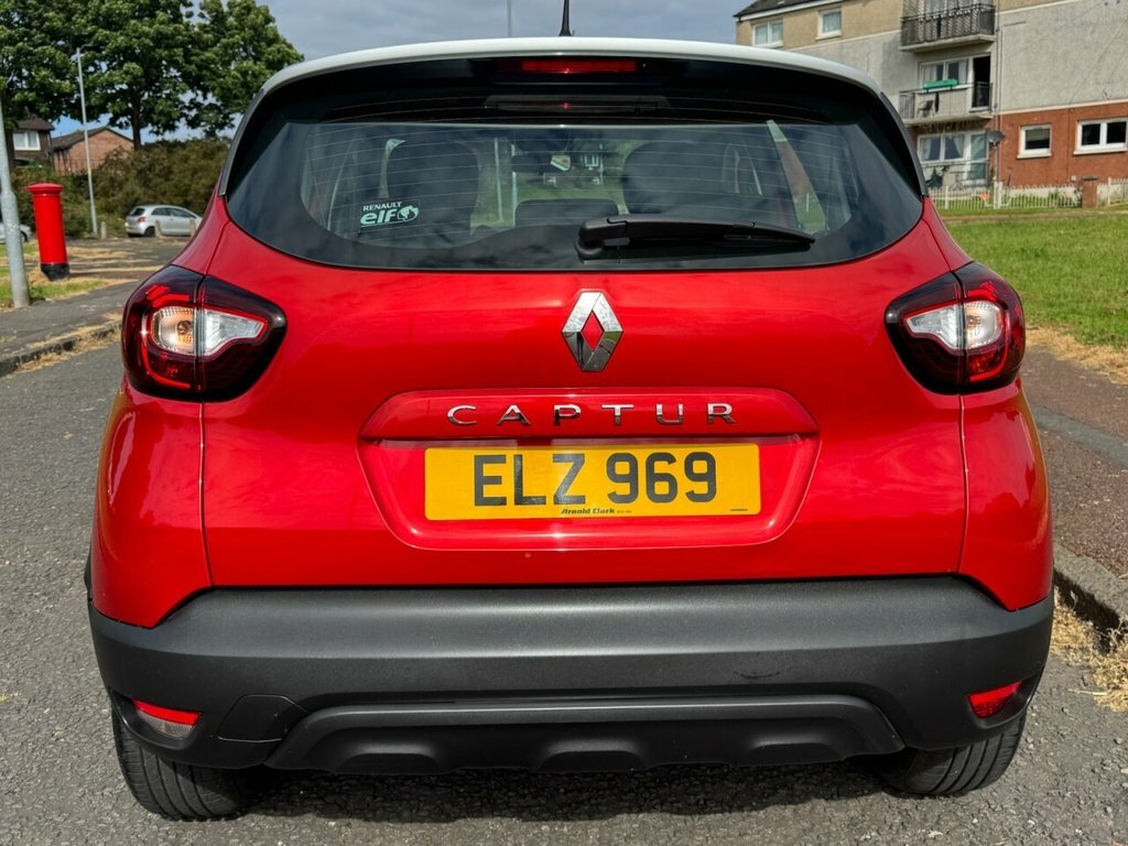 Renault Captur 0.9L Play ELZ969 Red #4