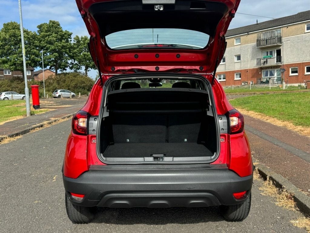 Renault Captur 0.9L Play ELZ969 Red #5