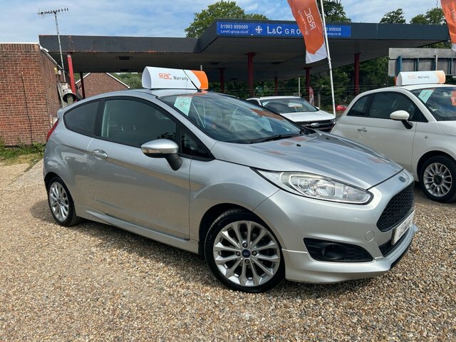 Ford Fiesta 1.0T Ecoboost Zetec S 125 Ps 12 Services - Silver