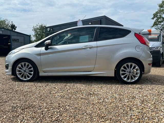 Ford Fiesta 1.0T Ecoboost Zetec S 125 Ps 12 Services - LN64WMF Silver #6