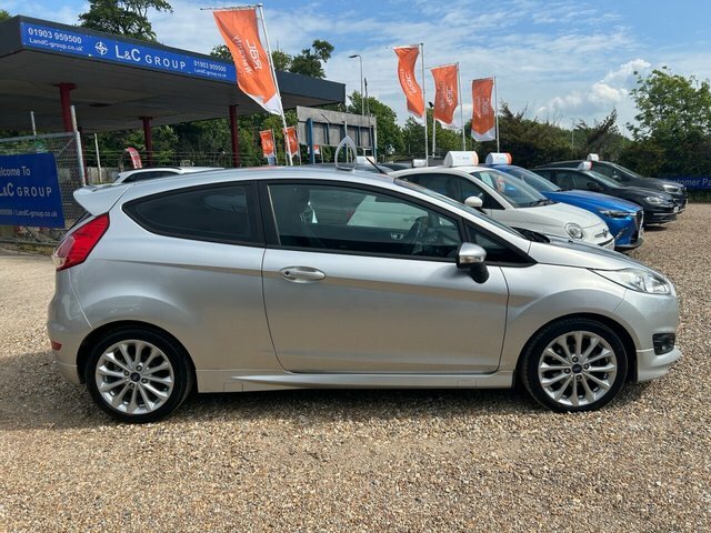 Ford Fiesta 1.0T Ecoboost Zetec S 125 Ps 12 Services - LN64WMF Silver #5