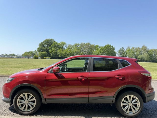 Nissan Qashqai 1.5 Dci N-tec Euro 6 YX16VDJ Red #4