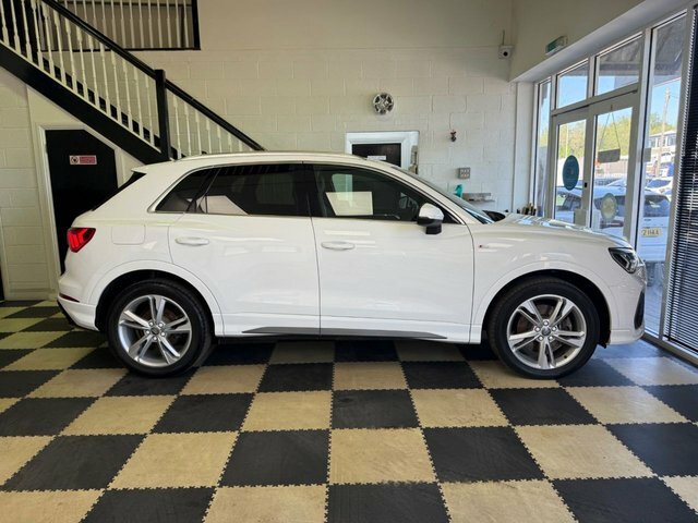 Audi Q3 Tdi 40 S Line KM69YVE White #4