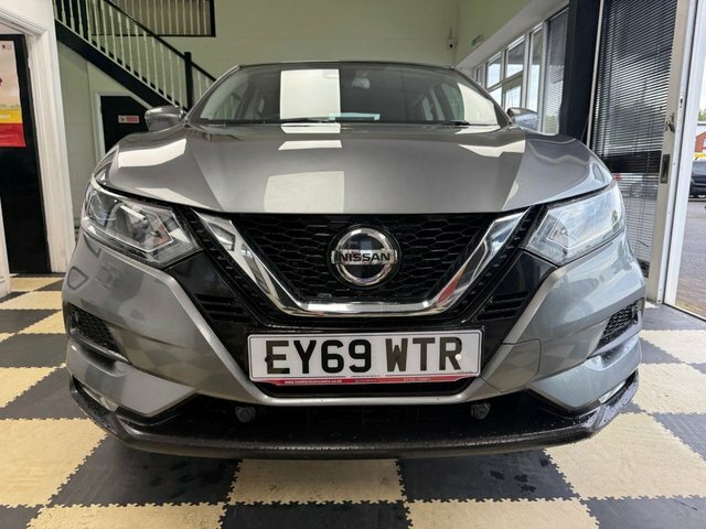 Nissan Qashqai Dci Acenta Premium Suv EY69WTR Grey #3