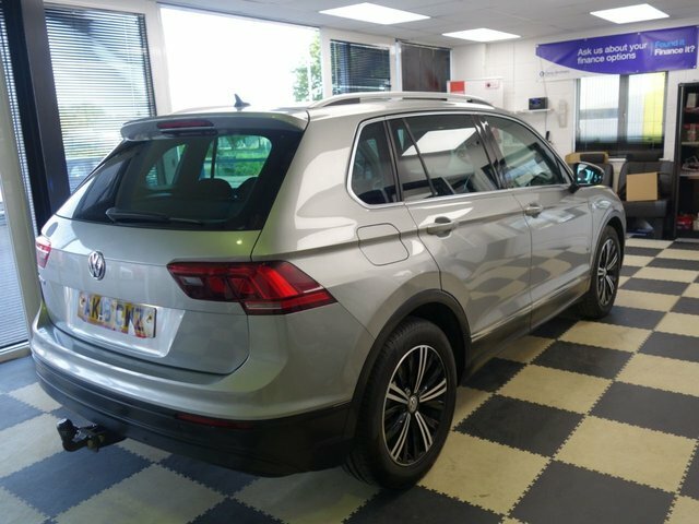 Volkswagen Tiguan Tdi Se Navigation Suv AK18CWZ Silver #4