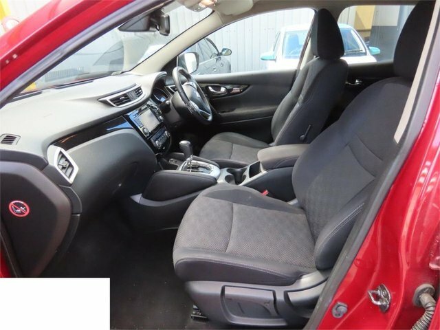 Nissan Qashqai Dig-t N-tec Suv BP15AJY Red #2