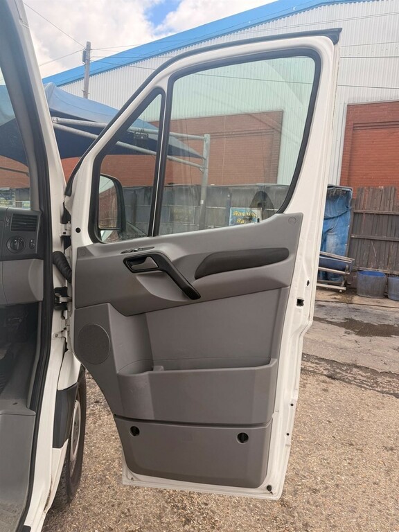 Volkswagen Crafter White #37