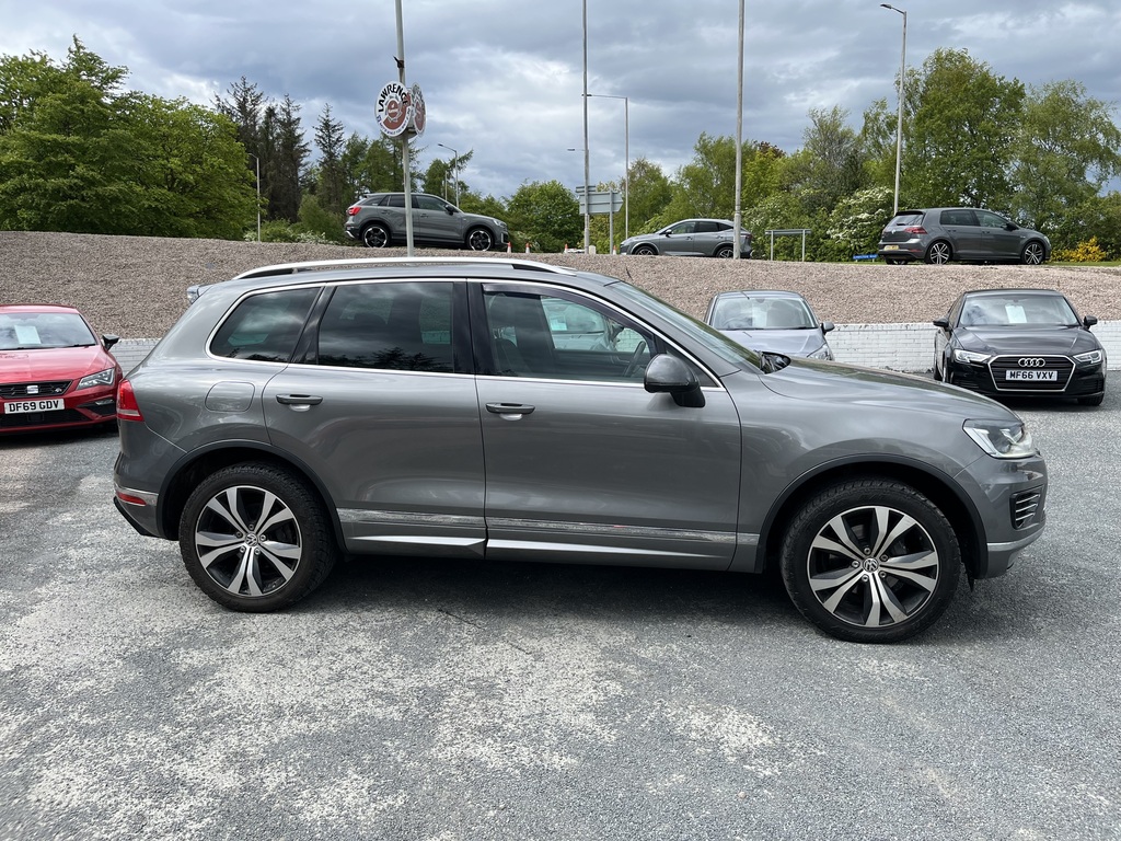 Volkswagen Touareg 3.0 V6 Tdi Bluemotion Tech 262 R-line Tip CV65SXS Grey #3