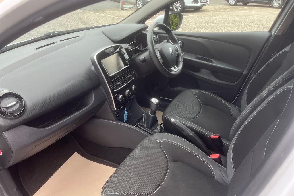 Renault Clio 1.2 16V Dynamique Nav SW17BNX White #2