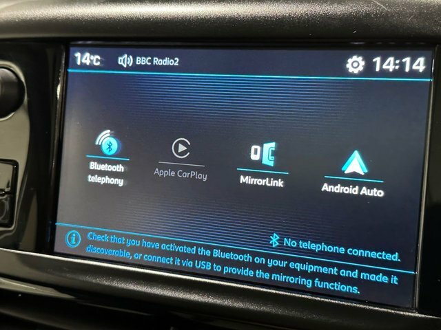Peugeot 208 1.2 Puretech Allure Premium Hatchback M White #3