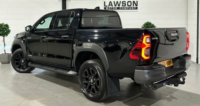 Toyota HILUX 2.8 D-4d Invincible X Pickup Double Cab Black #5