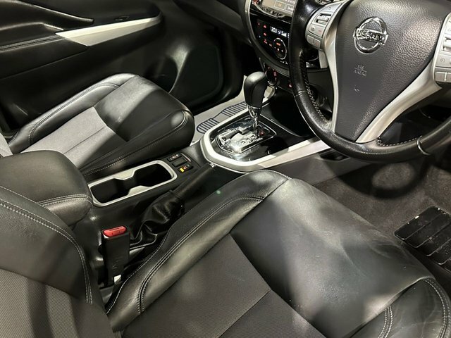 Nissan Navara 2.3 Dci N-guard Pickup Double Cab Black #5
