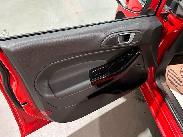 Ford Fiesta 1.25 Zetec Hatchback Euro 5 82 Red #6