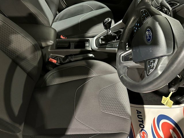 Ford Focus 1.5 Tdci Zetec Edition Hatchback White #5