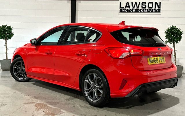 Ford Focus 1.0T Ecoboost St-line Hatchback Red #5
