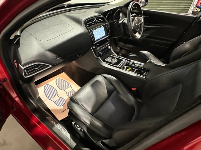 Jaguar XE 2.0D Portfolio Saloon Awd Euro 6 Red #2