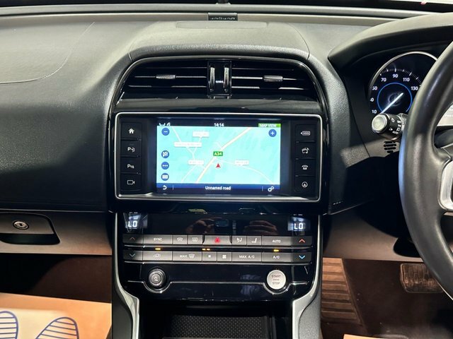 Jaguar XE 2.0D Portfolio Saloon Awd Euro 6 Red #6