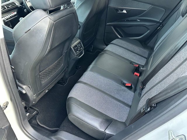 Peugeot 3008 1.2 Puretech Allure Suv Euro 6 White #4