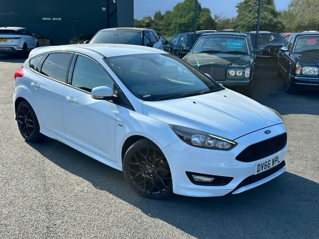 Ford Focus 1.5T Ecoboost St-line Hatchback White #5