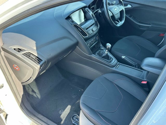 Ford Focus 1.5T Ecoboost St-line Hatchback White #2