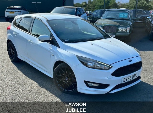 Ford Focus 1.5T Ecoboost St-line Hatchback White