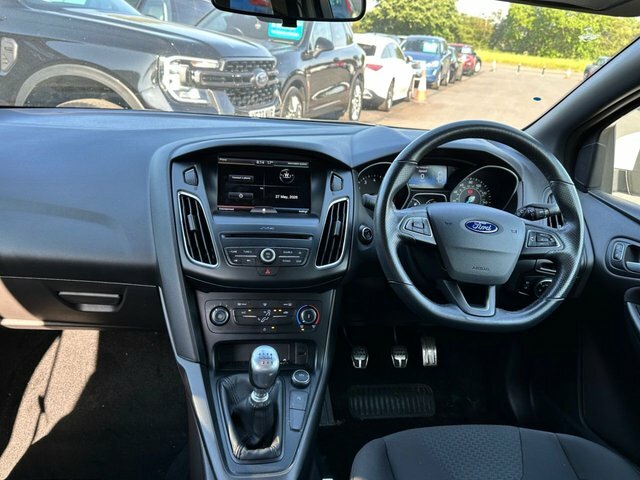 Ford Focus 1.5T Ecoboost St-line Hatchback White #6