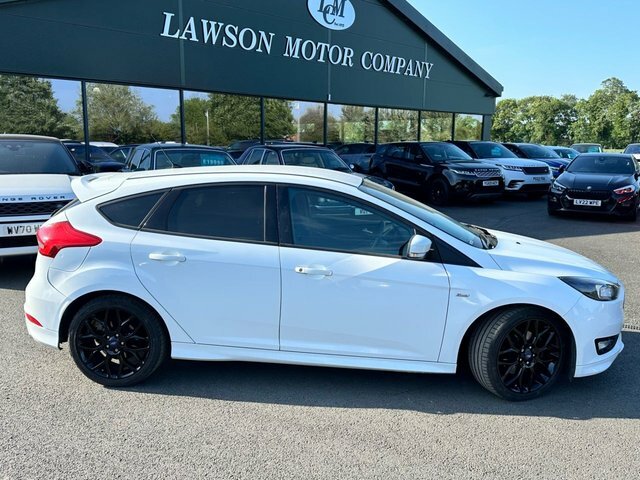 Ford Focus 1.5T Ecoboost St-line Hatchback White #4