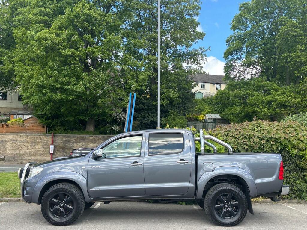 Toyota HILUX D-4d Hl3 Pickup Black #6
