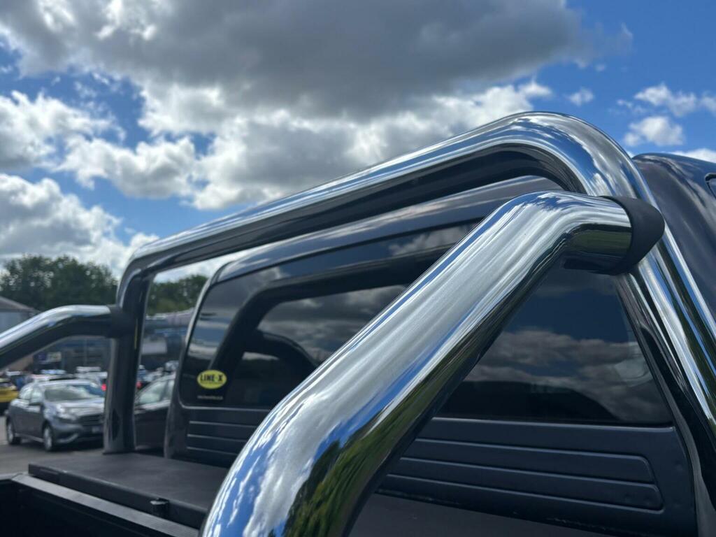 Toyota HILUX D-4d Hl3 Pickup Black #25