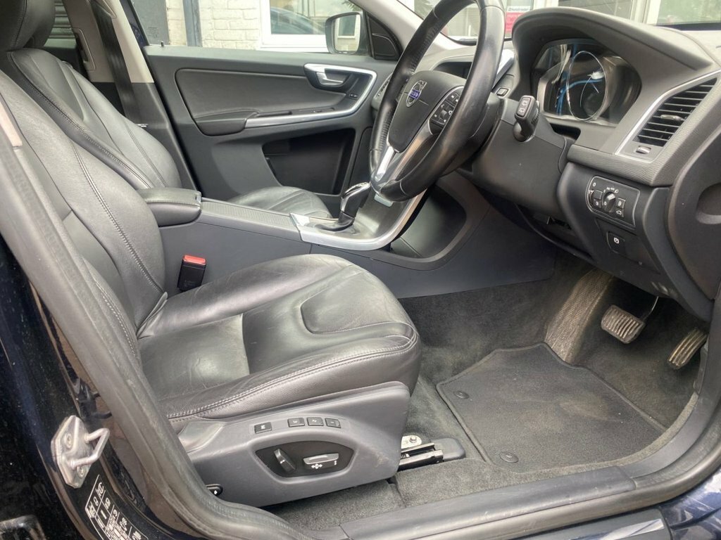 Volvo XC60 2.4L Se Lux Nav CV16VOC Blue #4