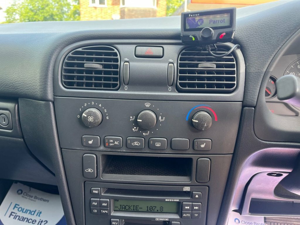 Volvo V40 1.6 S Silver #18
