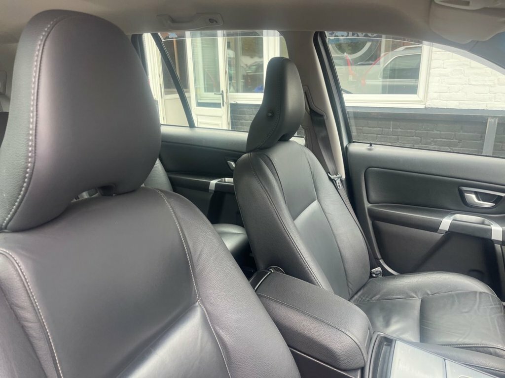 Volvo XC90 2.4L Se Nav Silver #2