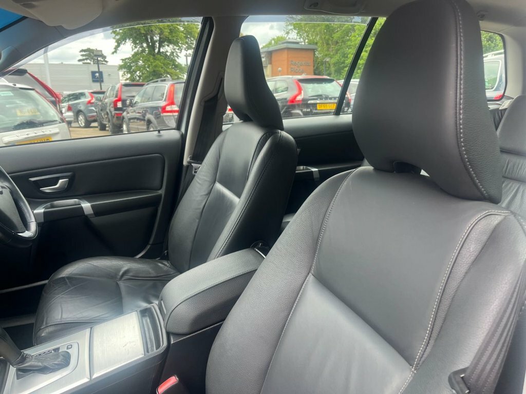Volvo XC90 2.4L Se Nav Silver #6
