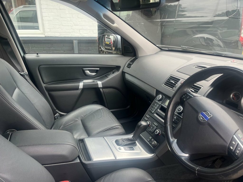 Volvo XC90 2.4L Se Nav Silver #3
