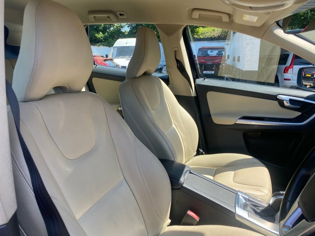 Volvo XC60 2.4L Se Lux Nav MK65WMP Blue #2